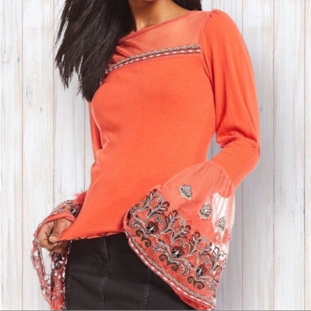 ✌🏼Free People High Tides Bell Sleeve Top